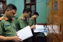 Lạng Sơn bắt 2 phó chủ tịch xã tham ô tiền công đức