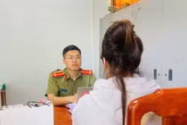 Công an làm việc với người ghép ảnh SGK có bài thơ ‘thịt chó mắm tôm’
