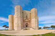 Castel del Monte: Lâu đài bát giác bí ẩn 700 năm chưa lời giải