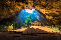 Động Phraya Nakhon: Cung điện giữa lòng núi dưới ánh mặt trời