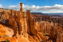 Điều gì tạo nên rừng cột đá khổng lồ ở Bryce Canyon?