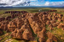 Mê cung đá sọc như tổ ong giữa vùng đất Australia