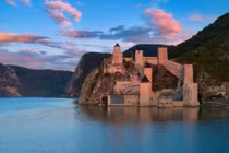 Golubac: Thành trì cổ vững chãi bên dòng sông Danube huyền thoại