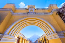 Thành phố Antigua Guatemala - vẻ đẹp cổ kính bên núi lửa đang phun trào