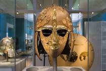 Mũ trụ Sutton Hoo - kiệt tác nghìn năm từ ngôi mộ thuyền bí ẩn