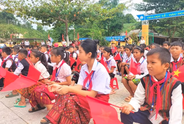 Đây là lần thứ 2 Quảng Bình miễn học phí cho học sinh. Đây là lần thứ 2 Quảng Bình miễn học phí cho học sinh.