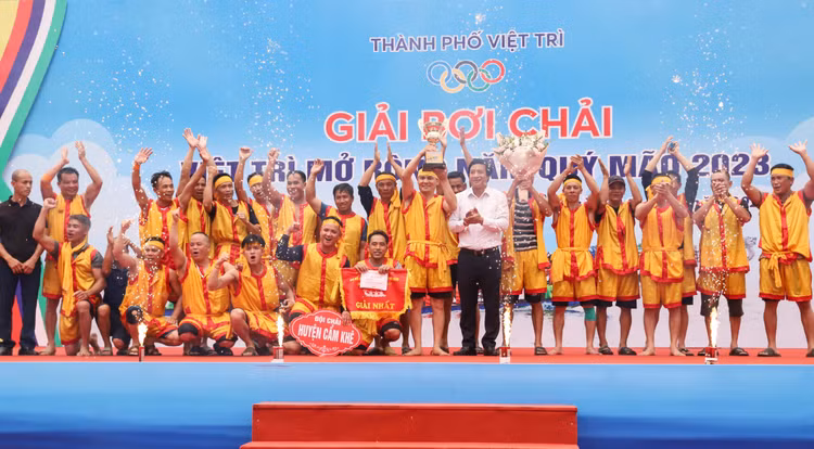 Đội Cẩm Khê lên ngôi vương nhờ phần nước rút tăng tốc đầy nghẹt thở. Đội Cẩm Khê lên ngôi vương nhờ phần nước rút tăng tốc đầy nghẹt thở.