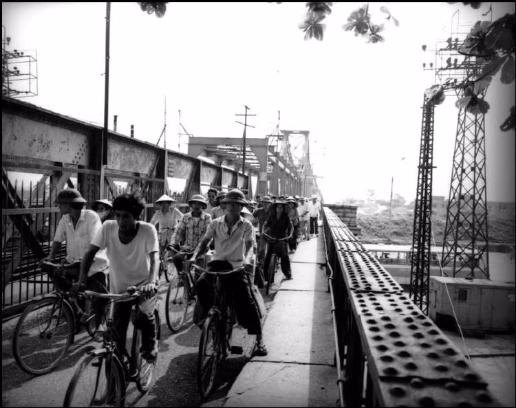 Ngam loat anh cuc sinh dong ve suoc song o Ha Noi nam 1992-Hinh-8