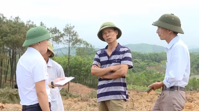 Ông Lê Quốc Khanh nguyên Bí thư, Chủ tịch HĐND và Chủ tịch UBND xã Tân Thủy bị kỷ luật vì chặt phá rừng trái phép.
