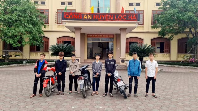 Các đối tượng tại Cơ quan công an. Các đối tượng tại Cơ quan công an.