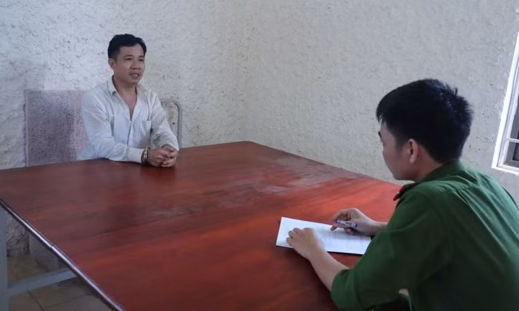 Đối tượng Trần Văn Trung bị bắt sau 25 năm trốn nã. Đối tượng Trần Văn Trung bị bắt sau 25 năm trốn nã.