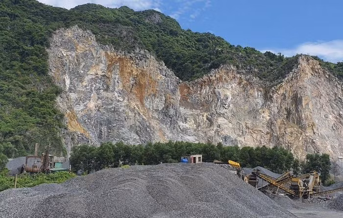 Mỏ đá xảy ra vụ tai nạn lao động khiến nam công nhân tử vong... Mỏ đá xảy ra vụ tai nạn lao động khiến nam công nhân tử vong...