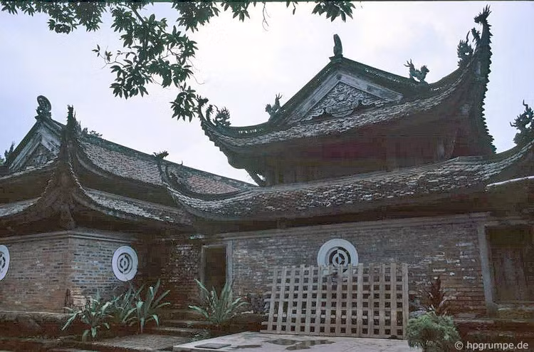 Ve dep moc cua loat chua noi tieng Ha Noi dau thap nien 1990-Hinh-6