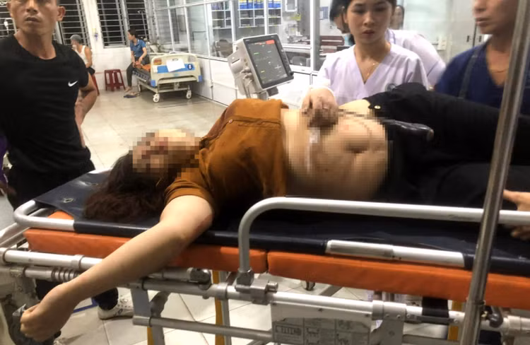 Dù được đưa đi cấp cứu, tuy nhiên chị Nguyễn Thị Ngoan đã tử vong tại bệnh viện. Dù được đưa đi cấp cứu, tuy nhiên chị Nguyễn Thị Ngoan đã tử vong tại bệnh viện.