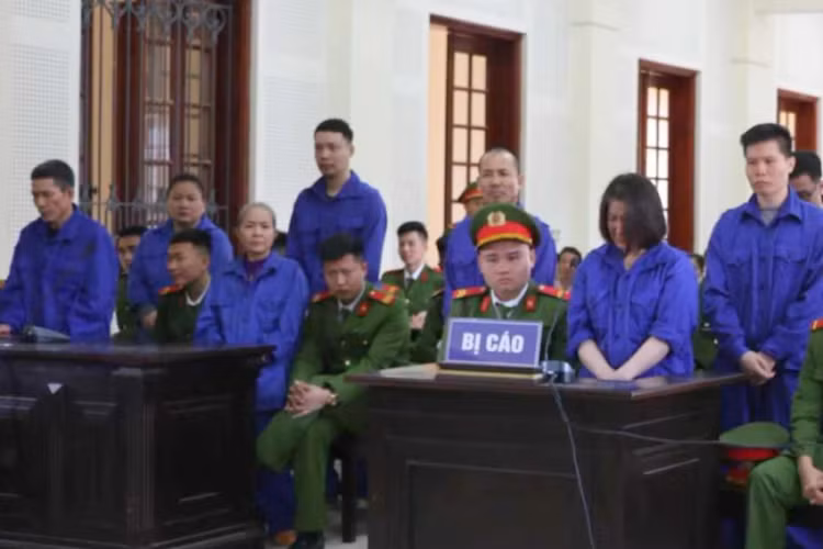 Các bị cáo tại phiên toà.