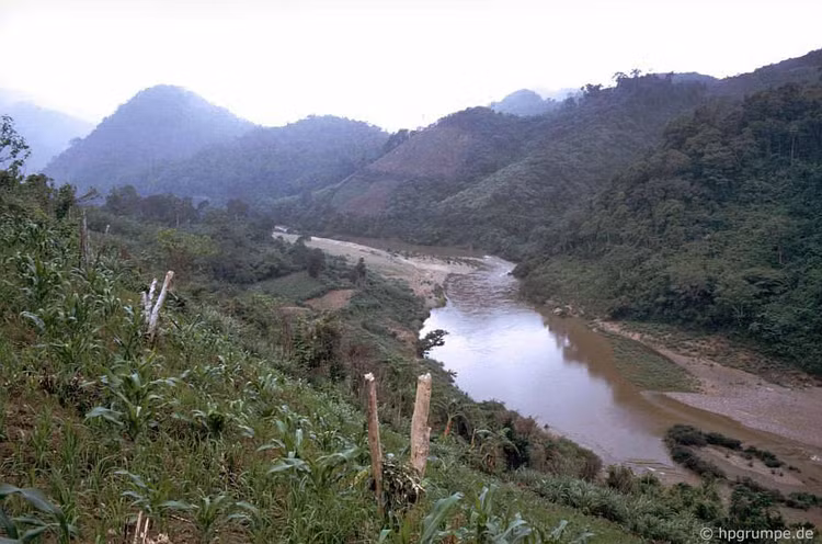 Loạt ảnh đặc biệt về đường Hồ Chí Minh năm 1992 - Hình 3 Loat anh dac biet ve duong Ho Chi Minh nam 1992-Hinh-3