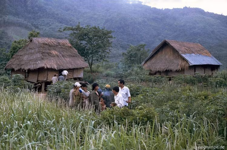 Loạt ảnh đặc biệt về đường Hồ Chí Minh năm 1992 - Hình 6 Loat anh dac biet ve duong Ho Chi Minh nam 1992-Hinh-6