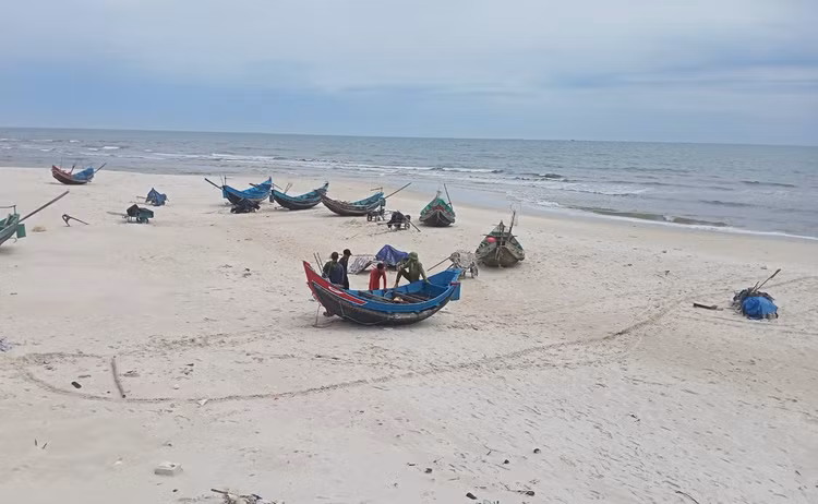 Vùng biển 9 thuyền đánh mực gặp nạn.
