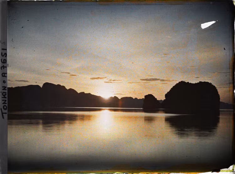 Ngat ngay voi ve dep vinh Ha Long trong anh mau nam 1916 (2)-Hinh-11