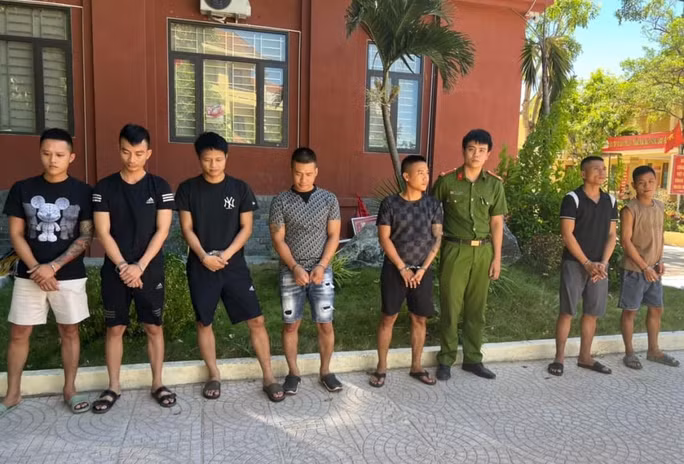 Sau khi gây rối, các đối tượng bỏ trốn vào Đà Nẵng, nhưng sau đó đã bị lực lượng chức năng bắt giữ. Sau khi gây rối, các đối tượng bỏ trốn vào Đà Nẵng, nhưng sau đó đã bị lực lượng chức năng bắt giữ.