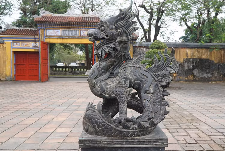 Kham pha 4 co vat trieu Nguyen vua tro thanh Bao vat quoc gia-Hinh-4
