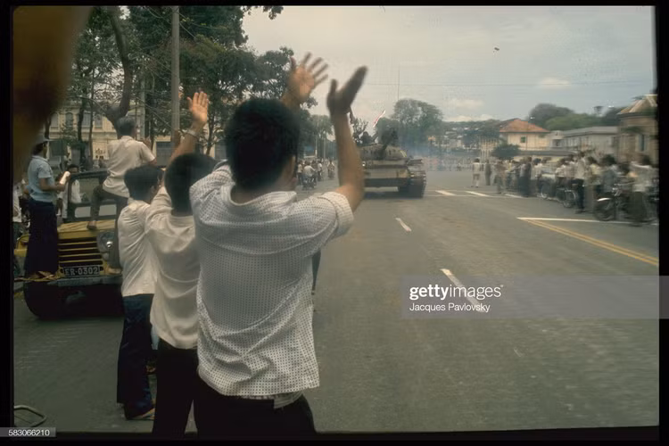 Sai Gon ngay 30/4/1975 qua anh doc cua nhiep anh gia Phap