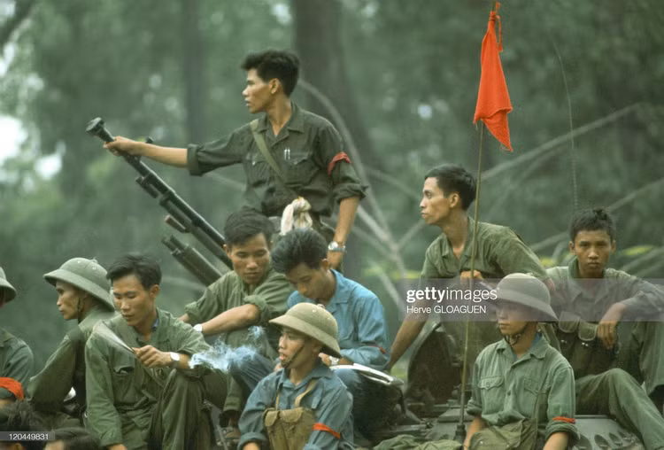 Thoi khac giai phong mien Nam 30/4/1975 qua anh phong vien nuoc ngoai-Hinh-5