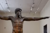 Bí ẩn tượng thần Hy Lạp: Zeus hay Poseidon trong tác phẩm cổ điển