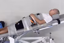 Hành trình kiên cường của người vợ trẻ chăm sóc chồng bị liệt sau tai nạn