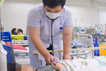 Bé trai 15 tuổi ngộ độc vì hút thuốc lá điện tử 