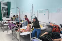 131 người nhập viện nghi ngộ độc sau bữa ăn tân gia