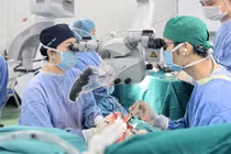7 năm sống với nửa mặt bất động, chàng trai 26 tuổi đã cười trở lại