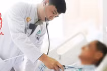 Đang đi du lịch, du khách Singapore bất ngờ đột quỵ được cấp cứu kịp thời 