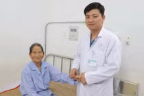 Cụ bà 93 tuổi thoát khỏi cắt cụt nhờ xử lý kịp thời tắc mạch tay trái