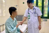 Có bảo hiểm y tế ở Đức, mẹ vẫn đưa con 16 tuổi về Việt Nam mổ lõm ngực