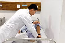 Đau đầu, chóng mặt không ngờ u góc cầu tiểu não chèn ép