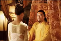Trước đêm tân hôn, hoàng đế được 'dạy' điều gì trong cung cấm?