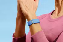 Google giới thiệu dây đeo thể thao Fitbit Air không màn hình độc đáo