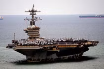 Tàu sân bay USS Abraham Lincoln tại cảng Laem Chabang, Thái Lan ngày 2/9. Ảnh: AP