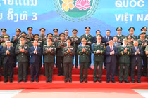 Đại tướng Phan Văn Giang đón Bộ trưởng Quốc phòng Lào tại cột mốc biên giới