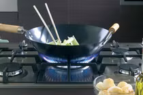 [GALLERY] Bếp từ hiện đại vẫn thua bếp gas ở điểm này?