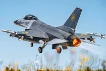 Ukraine thừa nhận lại làm rơi F-16