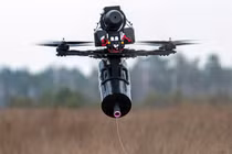 Ukraine kết hợp cáp quang và sóng vô tuyến mở rộng tầm tấn công UAV