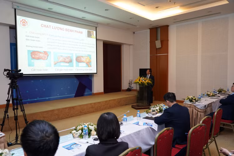 Vinmec tổ chức hội nghị khoa học về phẫu thuật nội soi trong điều trị ung thư - Hình 3 Vinmec to chuc hoi nghi khoa hoc ve phau thuat noi soi trong dieu tri ung thu-Hinh-3