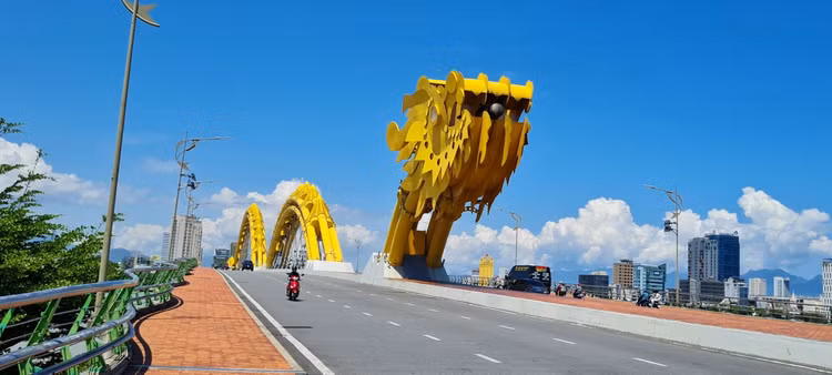 Nam Rong ke chuyen cau Rong o Da Nang-Hinh-3