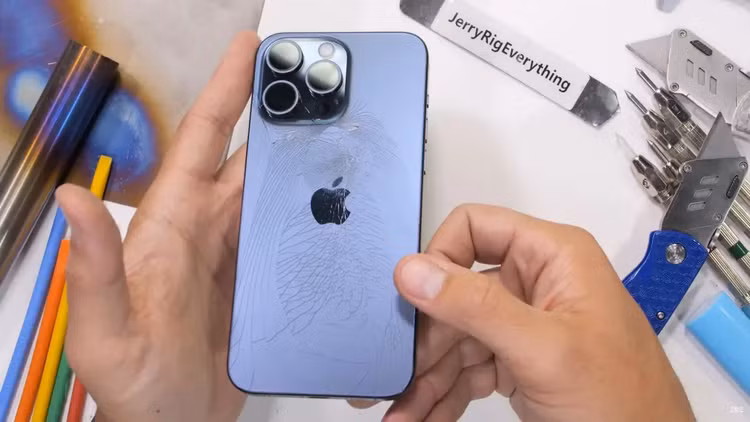 iPhone 15 Pro dinh loi nong may, de be cong, iFan that vong tran tre-Hinh-3