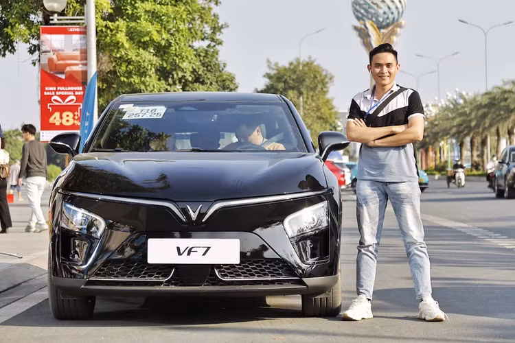 “Xịn” nhất phân khúc, VF 7 khiến người dùng muốn “lên đời xe” - Hình 3 “Xin” nhat phan khuc, VF 7 khien nguoi dung muon “len doi xe”-Hinh-3