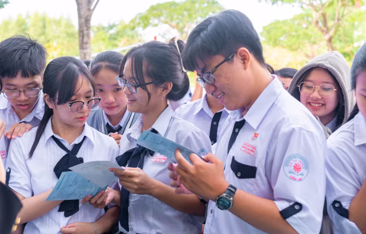 Hàng nghìn học sinh cả nước háo hức tìm hiểu cuộc thi Tiếng nói Xanh - Hình 10 Hang nghin hoc sinh ca nuoc hao huc tim hieu cuoc thi Tieng noi Xanh-Hinh-10
