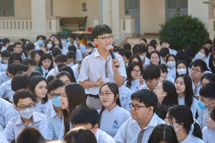 Hàng nghìn học sinh cả nước háo hức tìm hiểu cuộc thi Tiếng nói Xanh - Hình 6 Hang nghin hoc sinh ca nuoc hao huc tim hieu cuoc thi Tieng noi Xanh-Hinh-6
