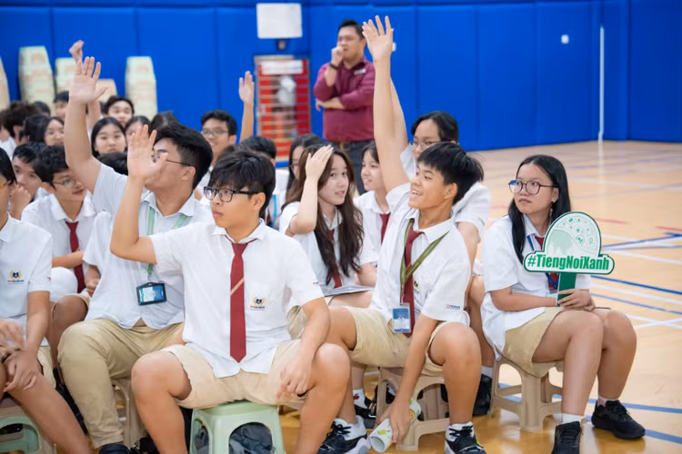 Hàng nghìn học sinh cả nước háo hức tìm hiểu cuộc thi Tiếng nói Xanh - Hình 2 Hang nghin hoc sinh ca nuoc hao huc tim hieu cuoc thi Tieng noi Xanh-Hinh-2